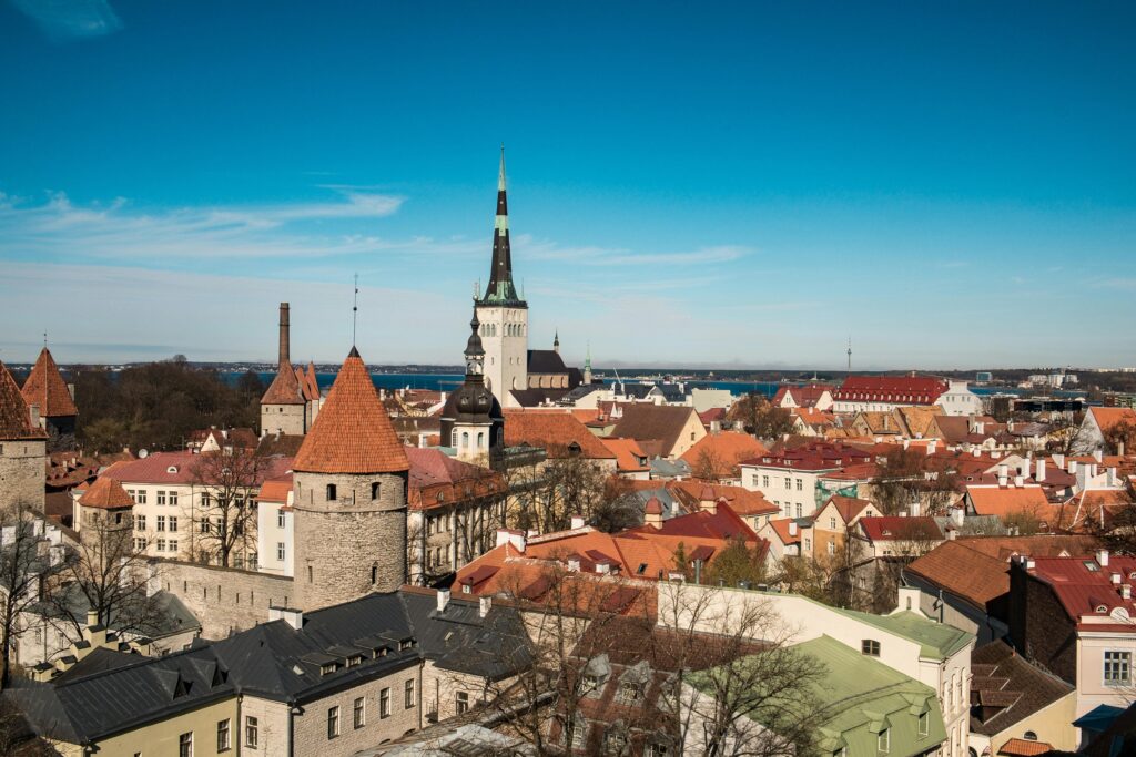 Aerial view of Tartu showcasing main attractions that Erasmus students should visit.