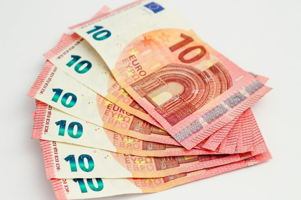 10 euro bills used by Erasmus students to manage their budget during their study abroad experience.
